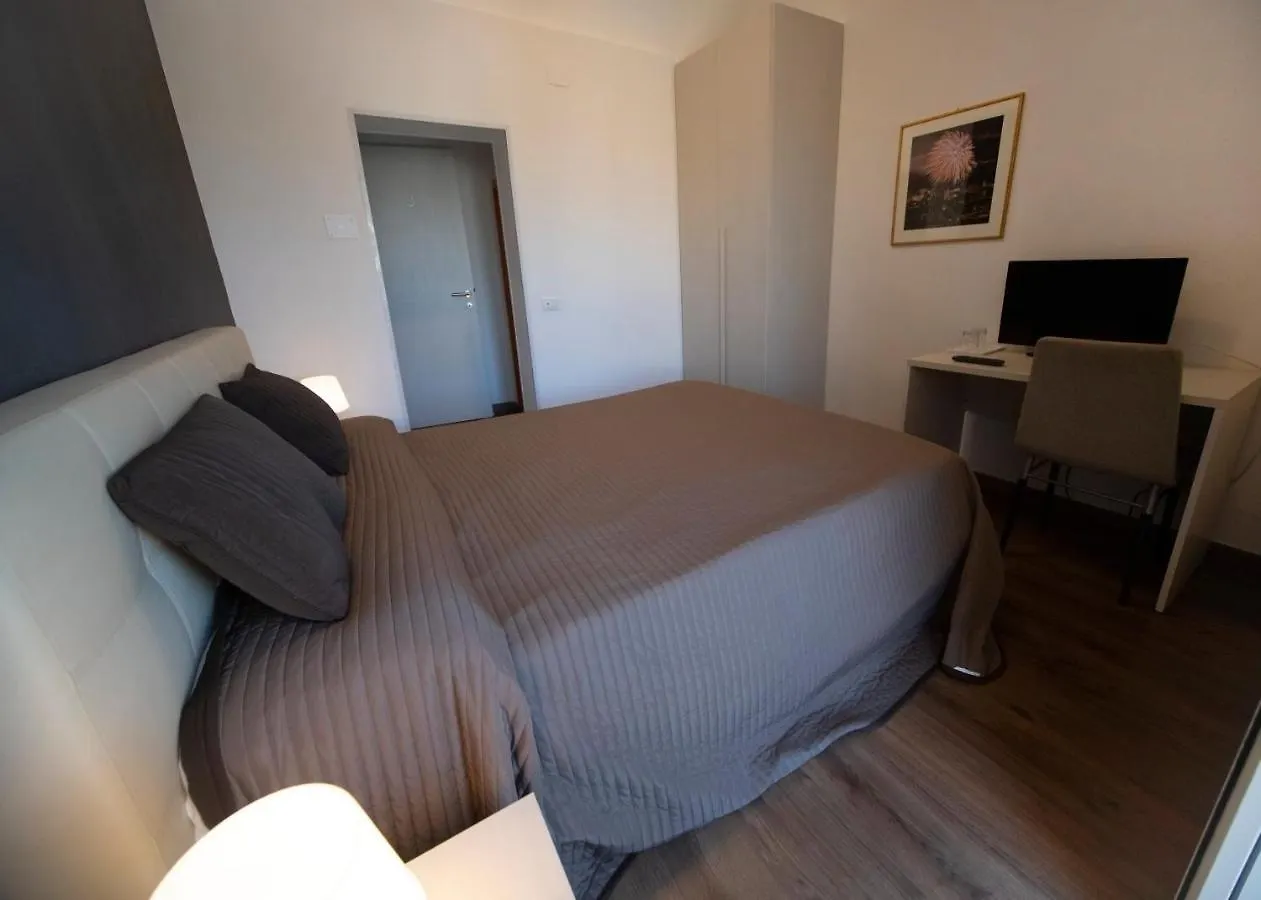 Rooms In Shared Apartment - City Center Catania Italia