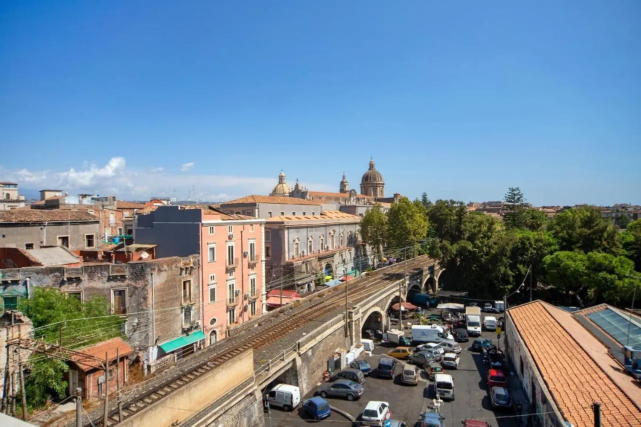 Rooms In Shared Apartment - City Center Catania Affittacamere