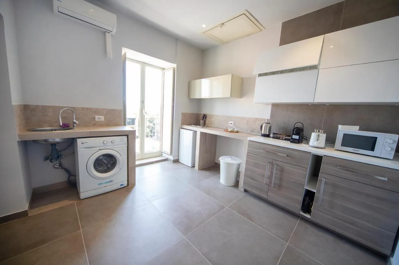 Rooms In Shared Apartment - City Center Catania