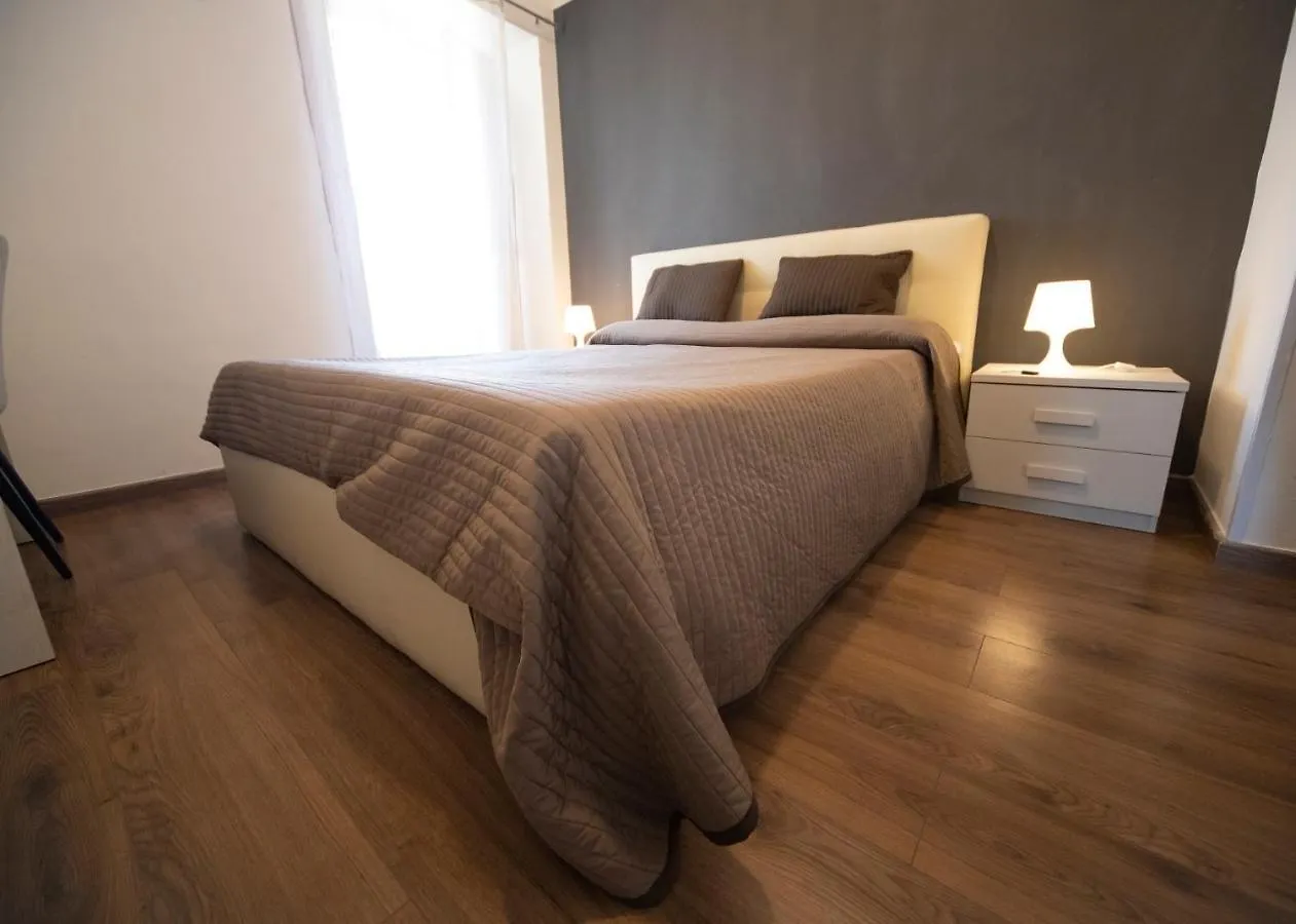 Rooms In Shared Apartment - City Center Catania Guest house