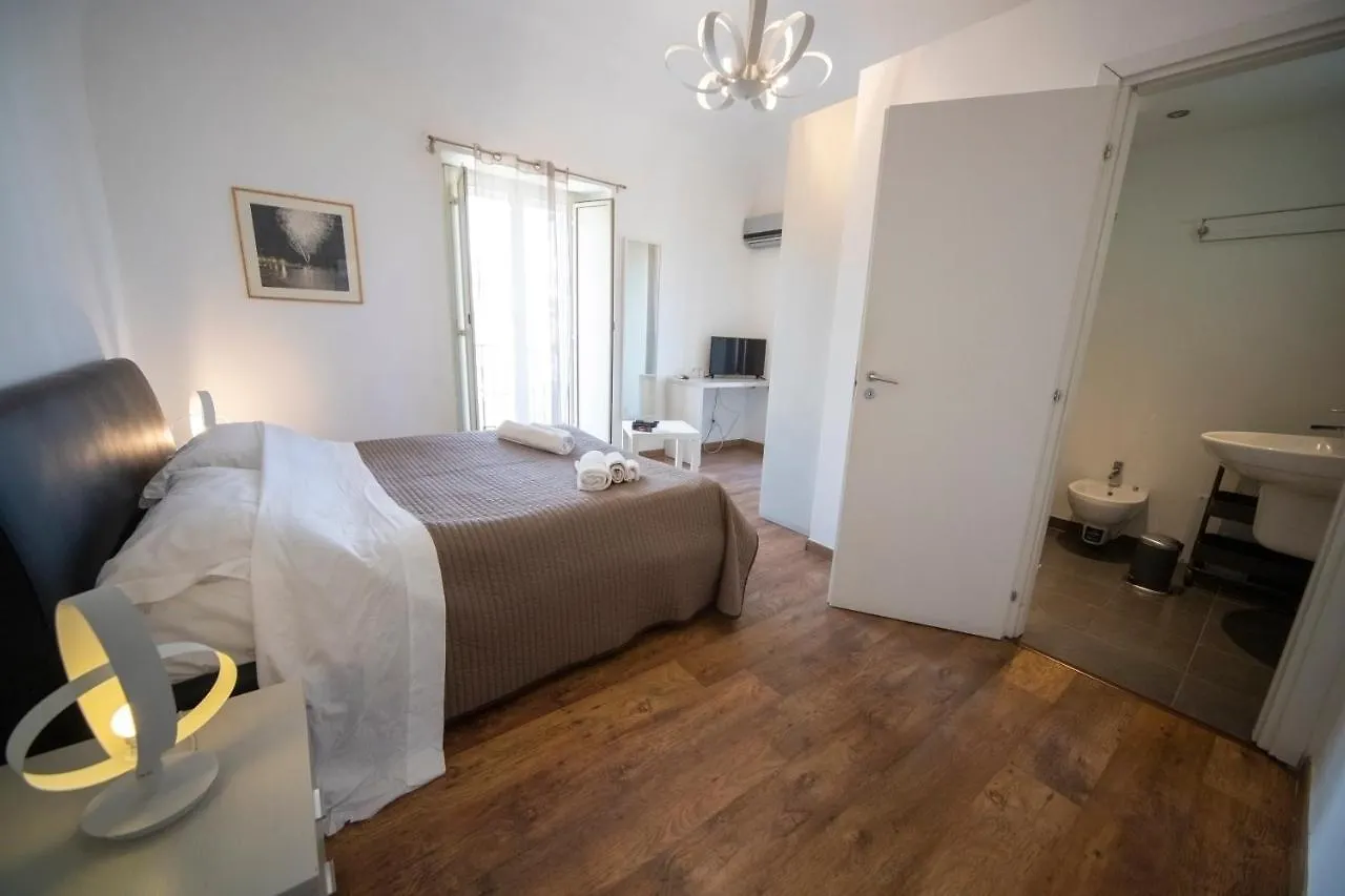 Guest house Rooms In Shared Apartment - City Center Catania Italy